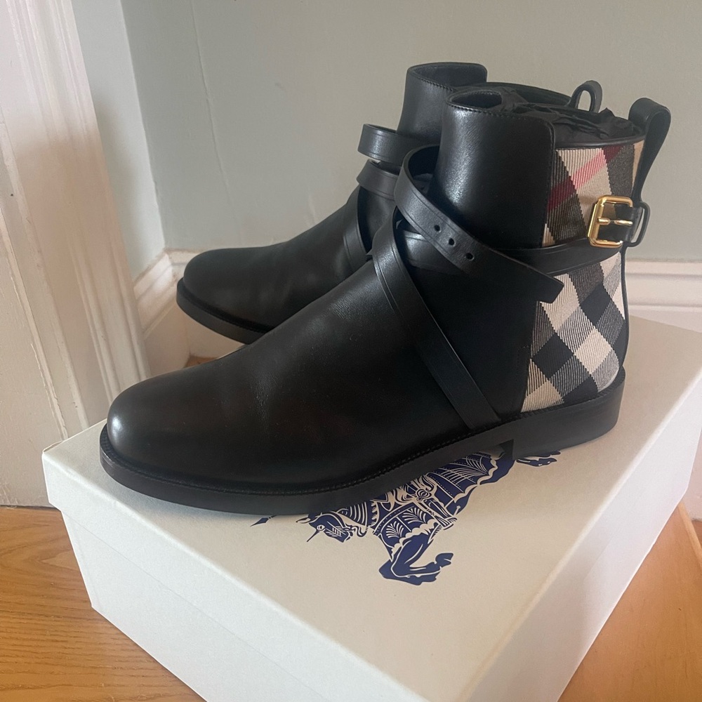 Burberry Boots Size 9 new, never worn - Picture 2 of 10